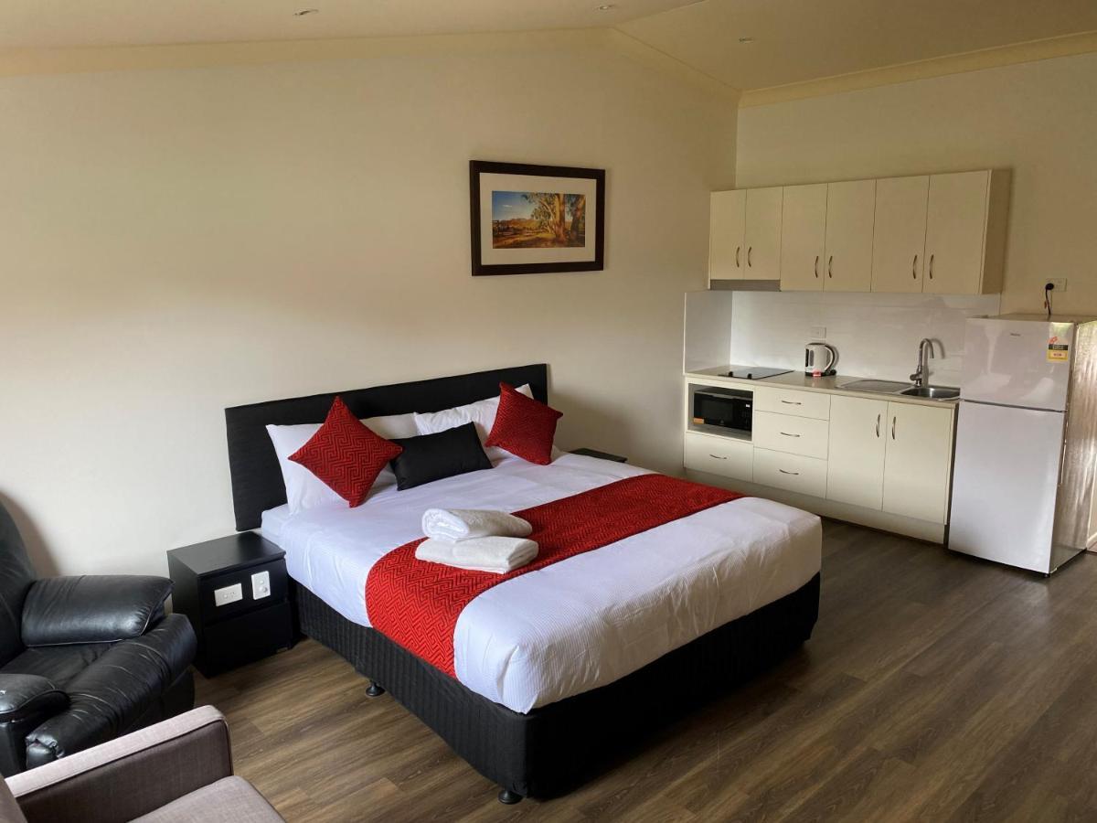 Emerald Explorers Inn Dış mekan fotoğraf