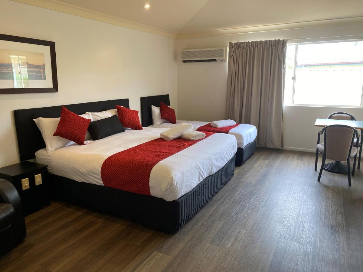 Emerald Explorers Inn Dış mekan fotoğraf