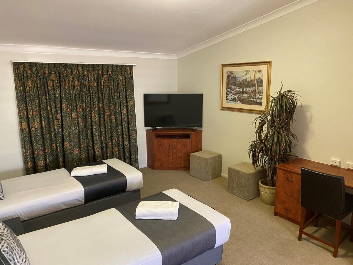Emerald Explorers Inn Dış mekan fotoğraf