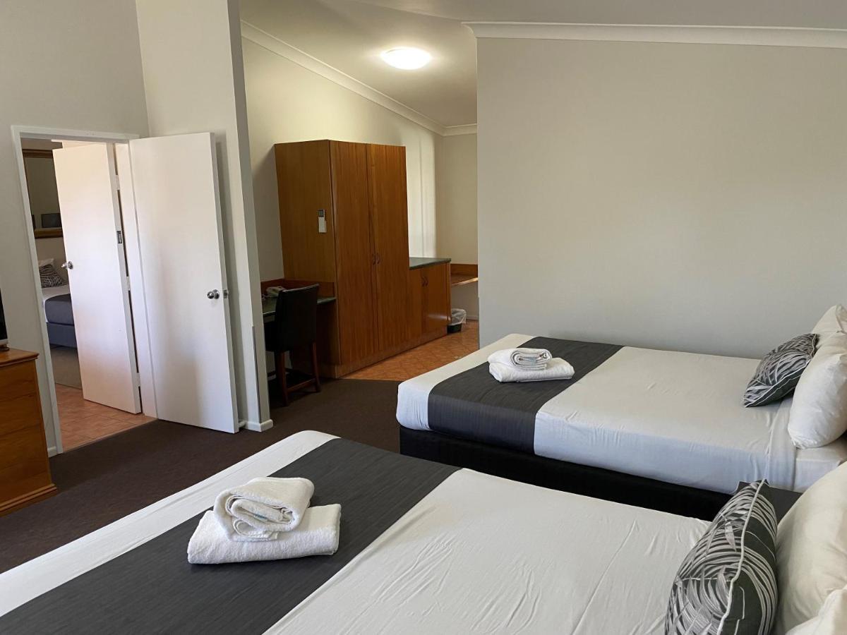 Emerald Explorers Inn Dış mekan fotoğraf