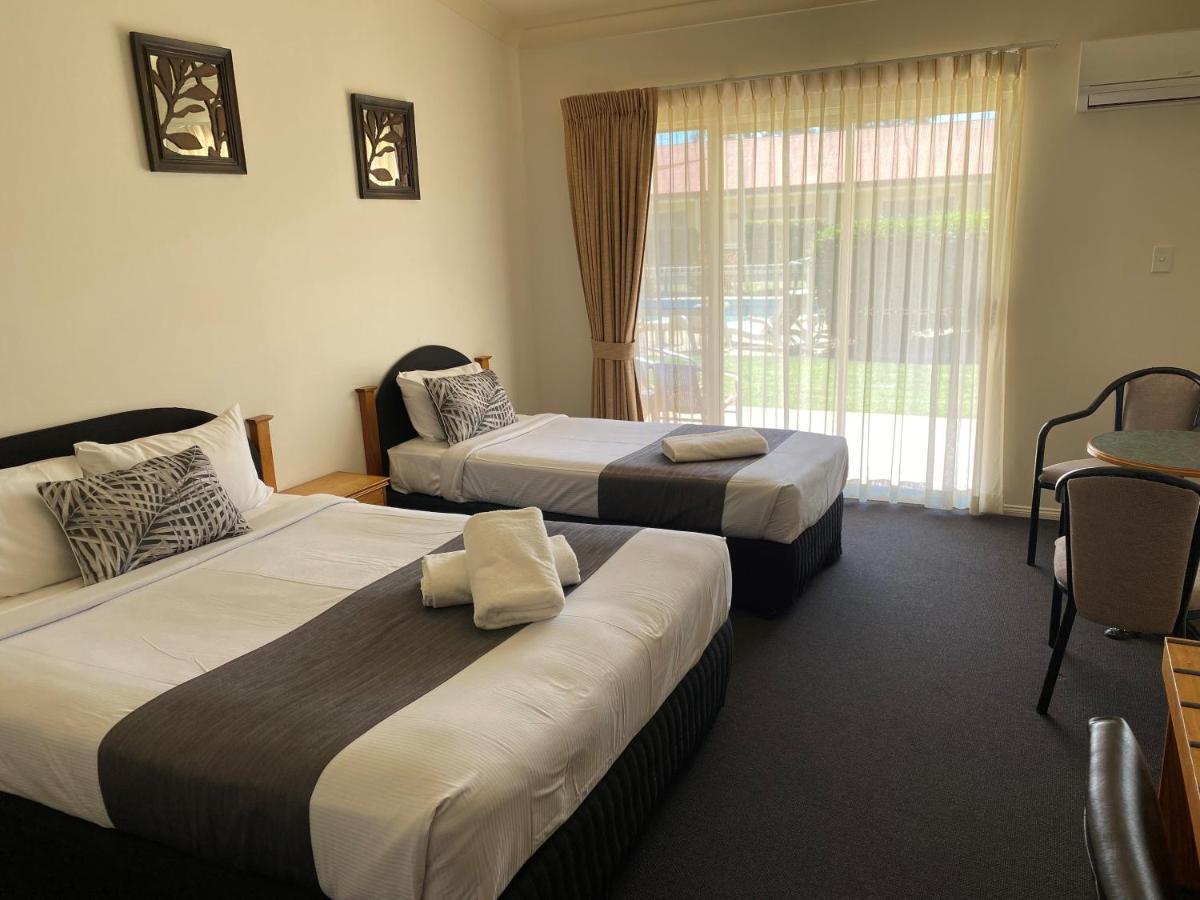 Emerald Explorers Inn Dış mekan fotoğraf