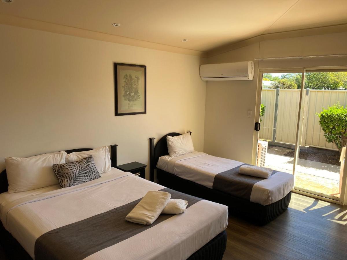 Emerald Explorers Inn Dış mekan fotoğraf