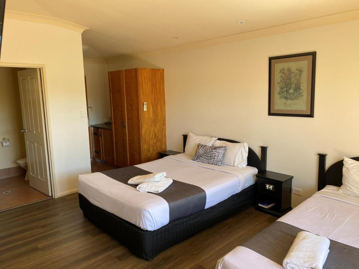 Emerald Explorers Inn Dış mekan fotoğraf