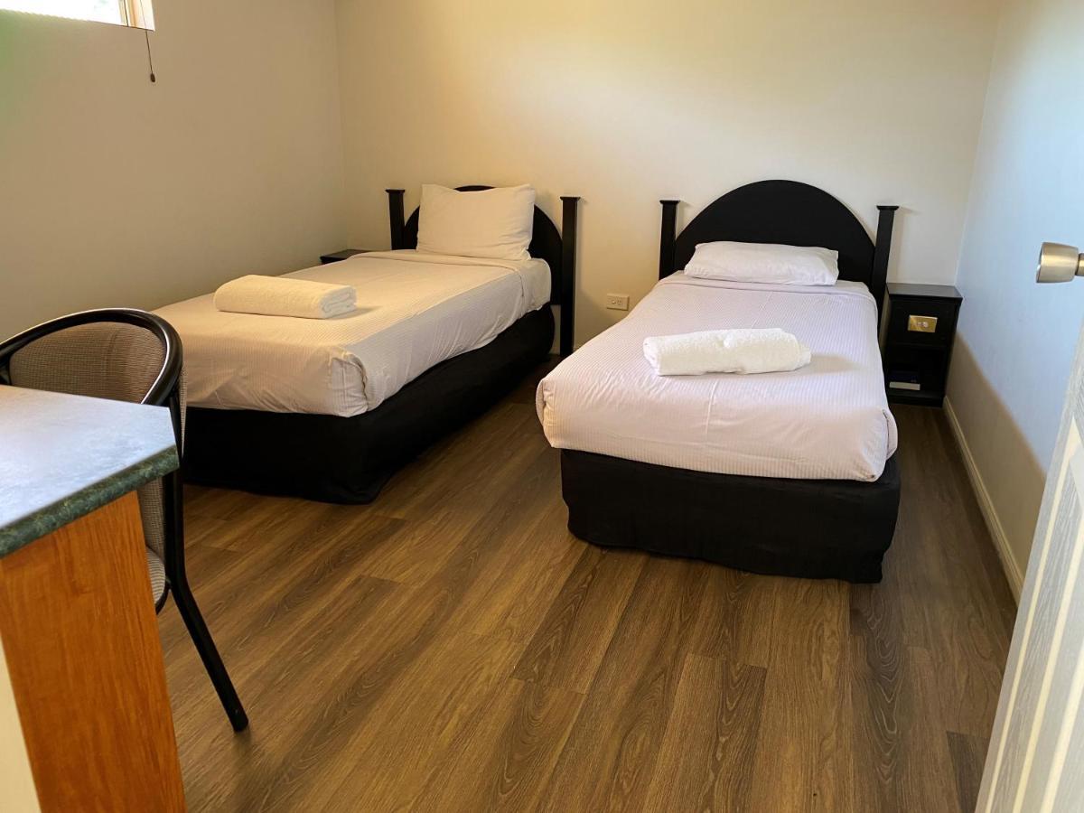 Emerald Explorers Inn Dış mekan fotoğraf