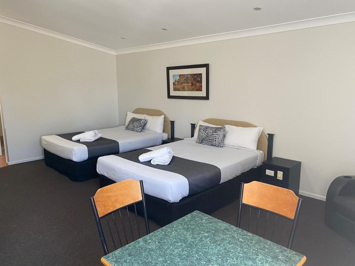Emerald Explorers Inn Dış mekan fotoğraf