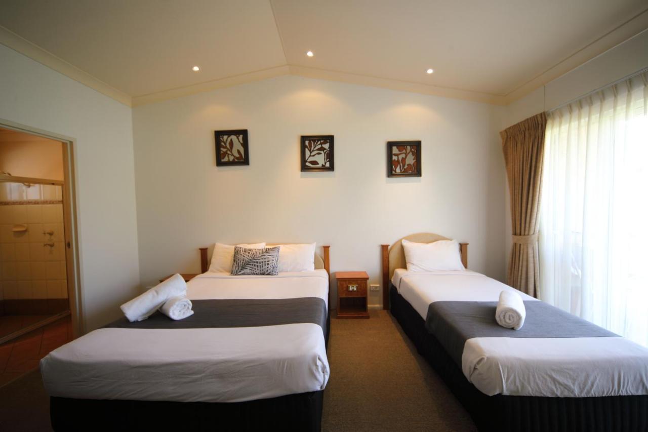 Emerald Explorers Inn Dış mekan fotoğraf