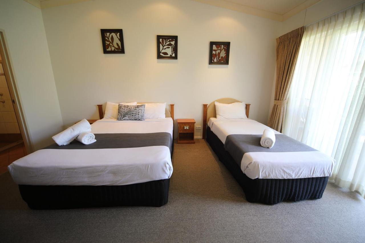 Emerald Explorers Inn Dış mekan fotoğraf