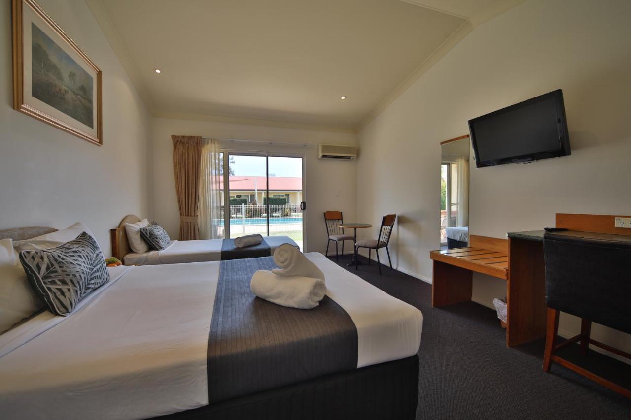 Emerald Explorers Inn Dış mekan fotoğraf