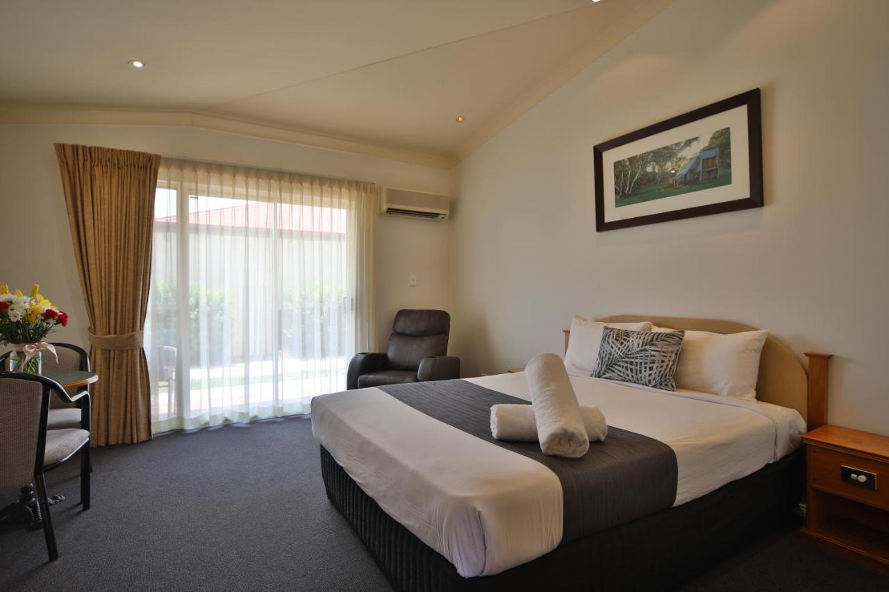 Emerald Explorers Inn Dış mekan fotoğraf