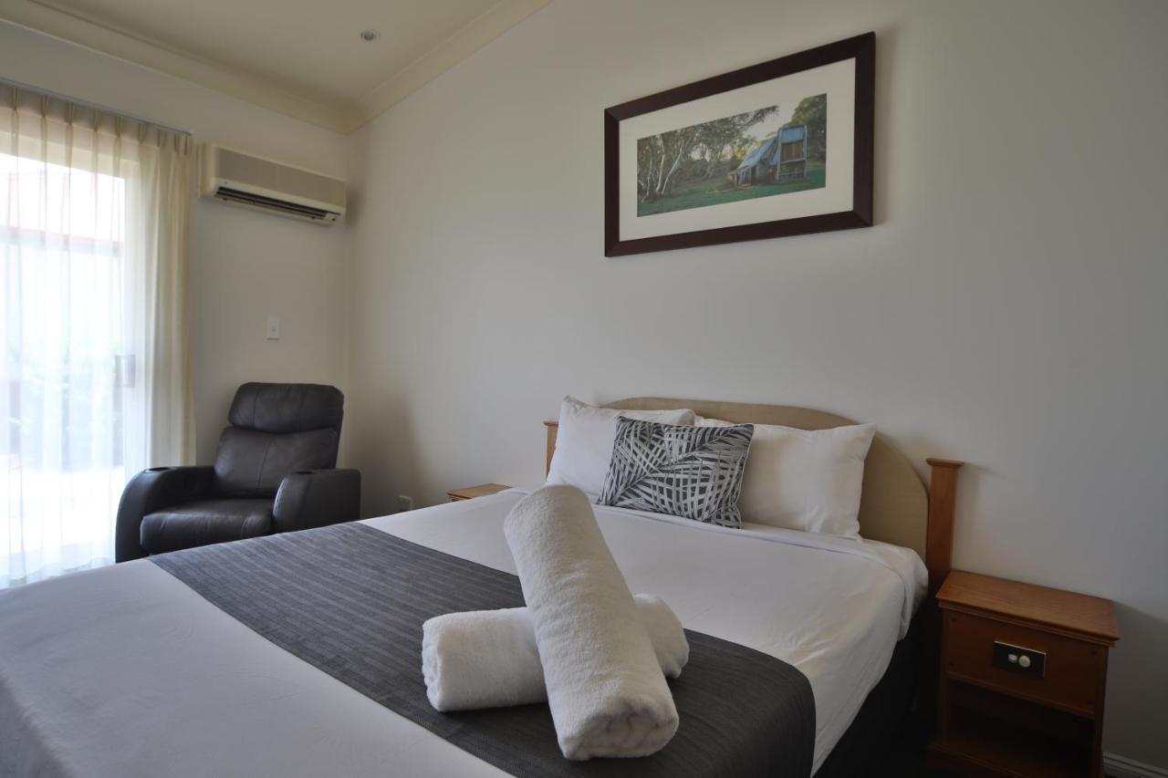 Emerald Explorers Inn Dış mekan fotoğraf