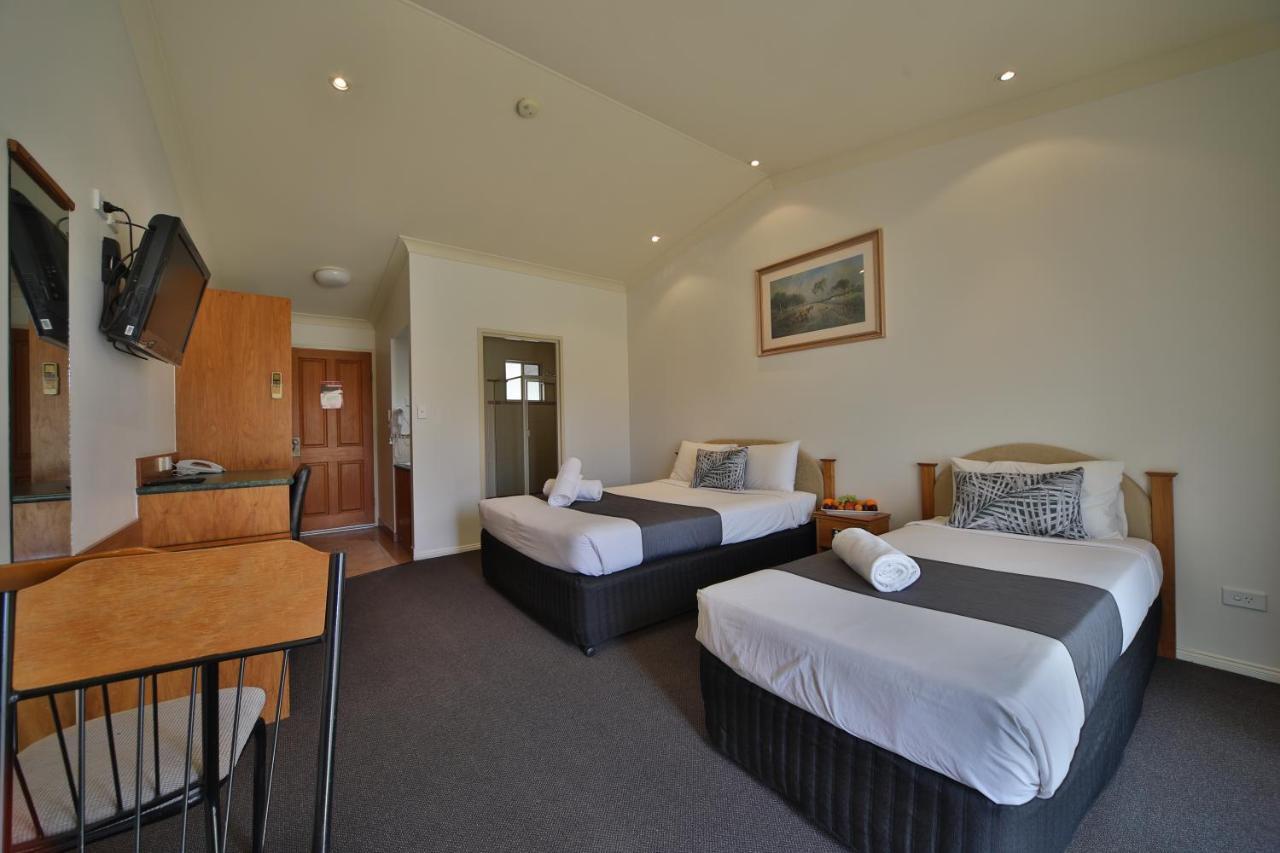 Emerald Explorers Inn Dış mekan fotoğraf