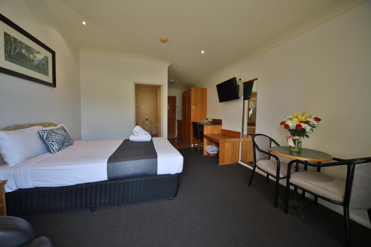 Emerald Explorers Inn Dış mekan fotoğraf